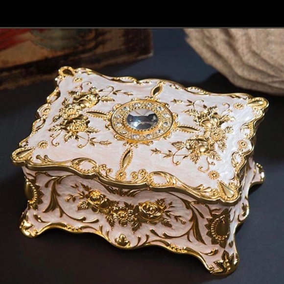 Gold and Perl Ornate Jewelry Box with Crystal Accent. - Picture 1 of 3